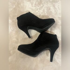 Women’s black suede Dexflex Comfort ankle boots